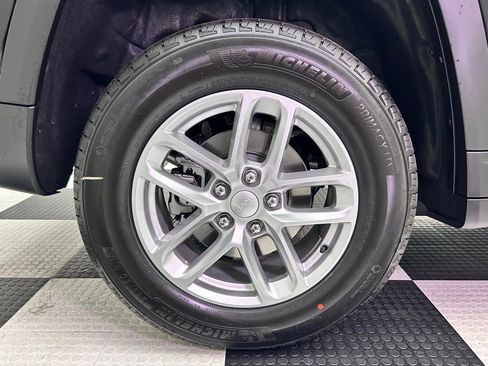 New 2025 Jeep Grand Cherokee Laredo X image 8