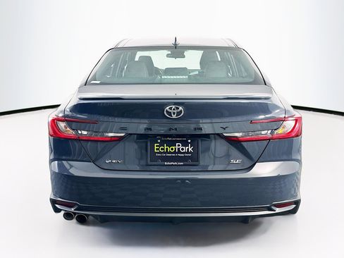 Used 2025 Toyota Camry SE image 7