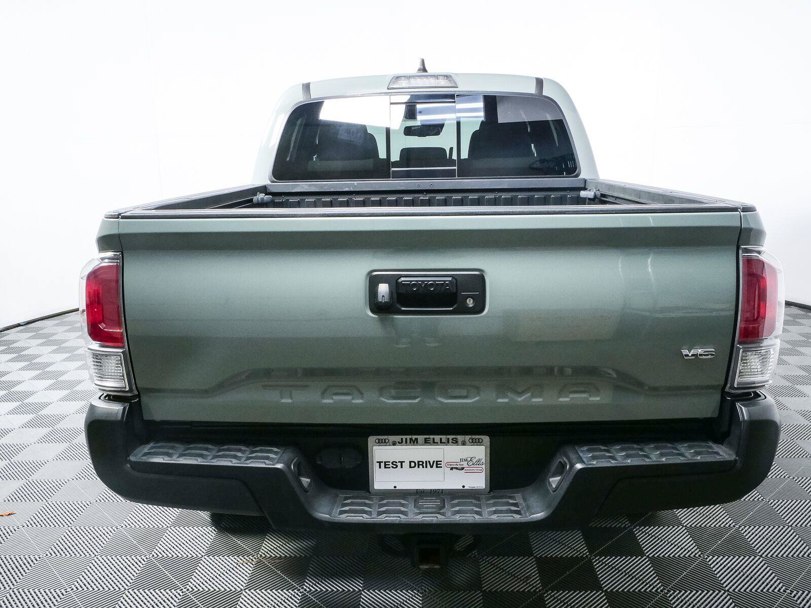 Used 2022 Toyota Tacoma TRD Off-Road AWD/4WD image 29