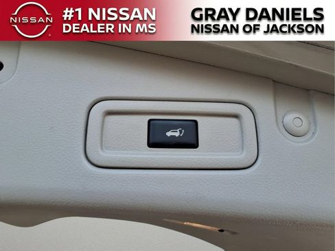 Used 2009 Nissan Murano SL w/ Technology Pkg FWD image 9
