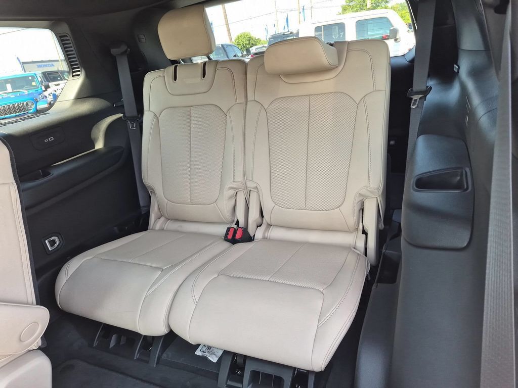 Certified 2025 Jeep Grand Cherokee L Limited w/ Luxury Tech Group II AWD/4WD image 29
