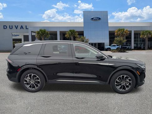 Used 2025 Lincoln Nautilus Premier AWD/4WD image 3