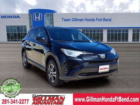 Used 2018 Toyota RAV4 LE image 1
