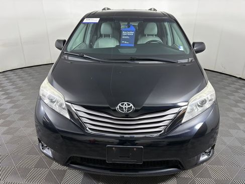 Used 2017 Toyota Sienna AWD image 2