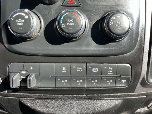 Used 2018 RAM 3500 Tradesman w/ Popular Equipment Group image 39