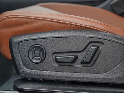 Certified 2025 Audi Q3 2.0T Premium Plus w/ Premium Plus Package image 23