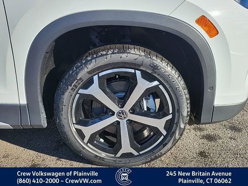 New 2026 Volkswagen Tiguan SE image 17