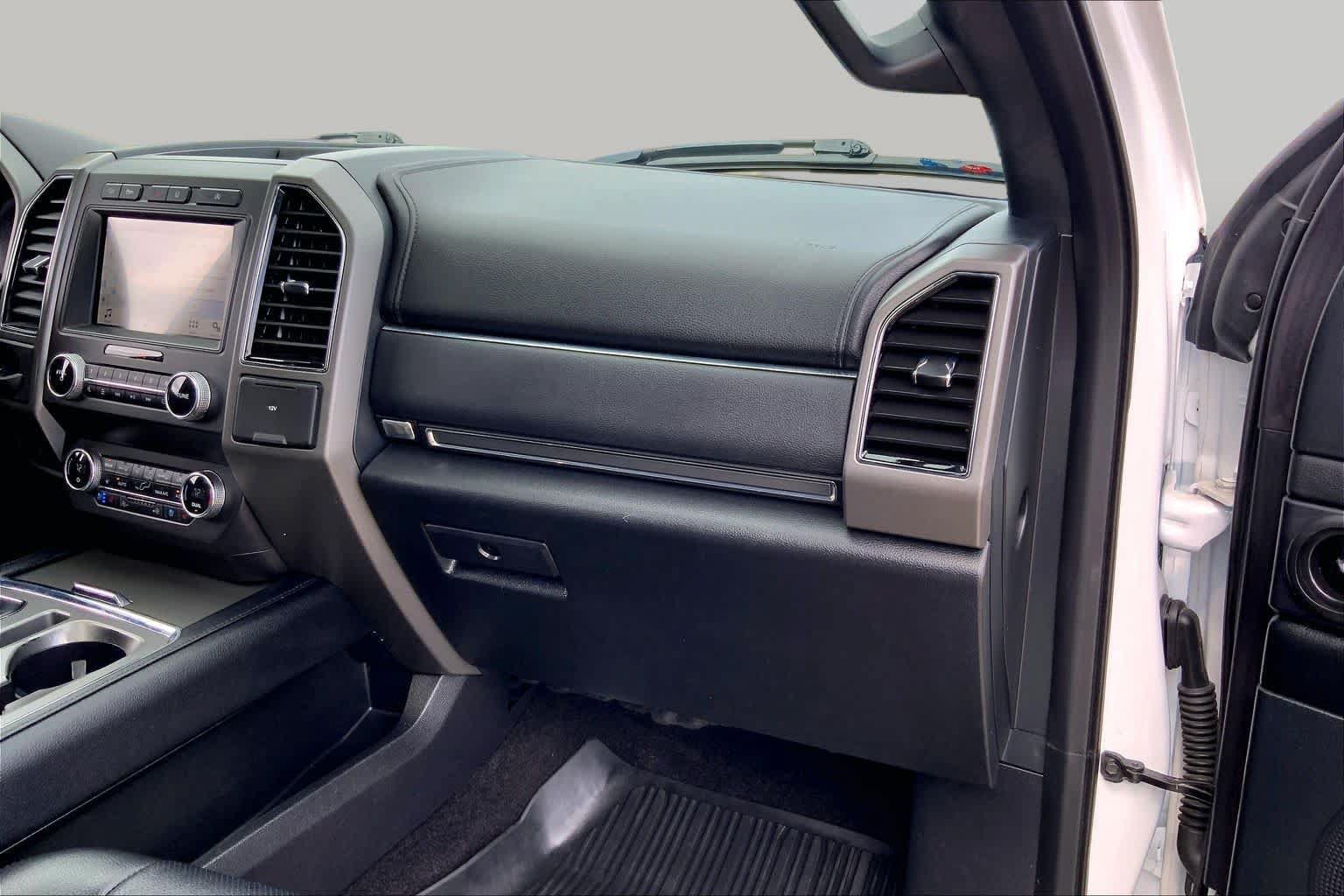 Used 2019 Ford Expedition XLT w/ Equipment Group 202A AWD/4WD image 19
