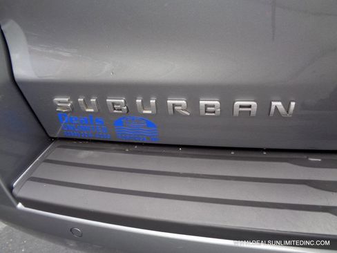 Used 2020 Chevrolet Suburban LT image 5