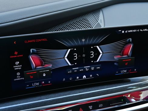 New 2026 BMW 740i RWD image 17