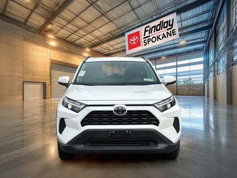 Used 2025 Toyota RAV4 XLE AWD/4WD image 2