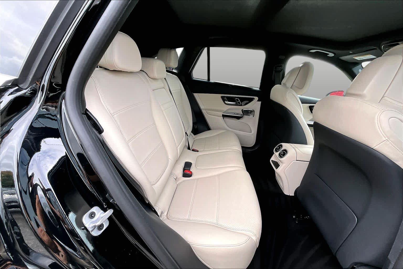 Used 2024 Mercedes-Benz GLC 300 4MATIC image 19