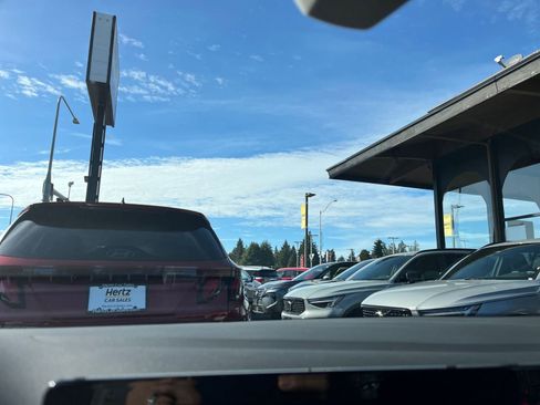 Used 2025 Volkswagen Jetta SE image 18