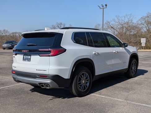 Used 2025 GMC Acadia Elevation image 9