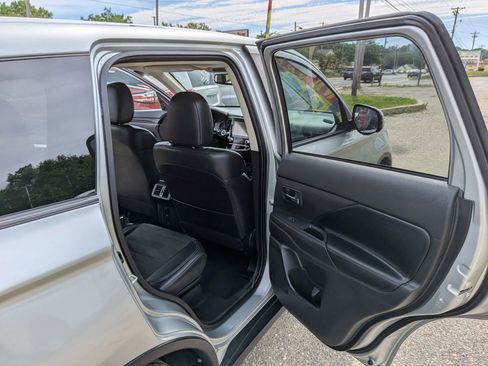 Used 2020 Mitsubishi Outlander SE FWD image 35