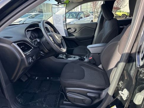 Used 2019 Jeep Cherokee Latitude w/ Popular Appearance Group FWD image 12