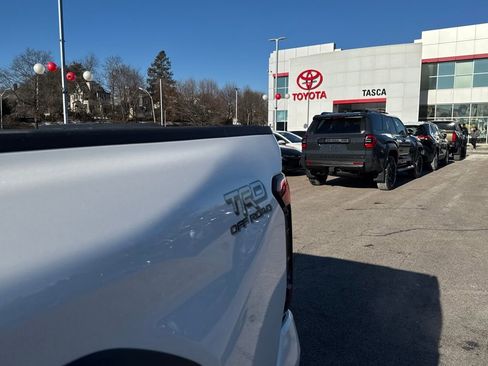 New 2025 Toyota Tacoma TRD Off-Road AWD/4WD image 14