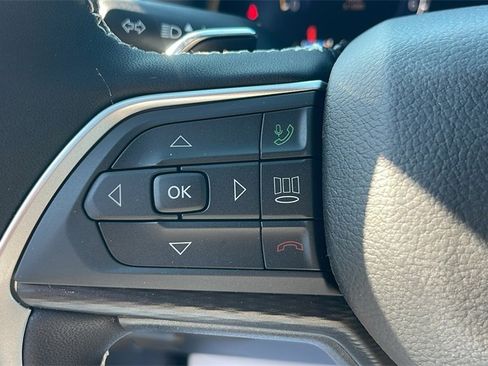 New 2025 Jeep Grand Cherokee Altitude image 22