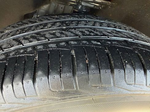 Used 2020 Ford Explorer XLT w/ Equipment Group 202A image 24