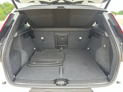 Certified 2025 Volvo XC40 B5 Plus AWD/4WD image 35