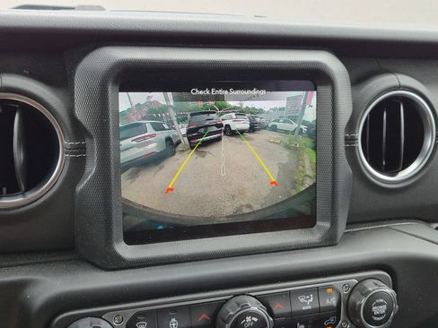 Used 2023 Jeep Wrangler Unlimited Sahara w/ Cold Weather Group AWD/4WD image 18