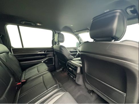 Used 2024 Jeep Wagoneer L Series II RWD image 30