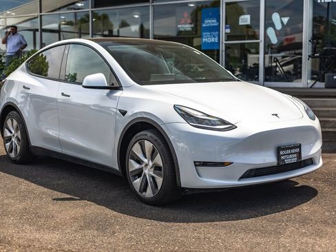 Used 2021 Tesla Model Y Long Range AWD/4WD image 6