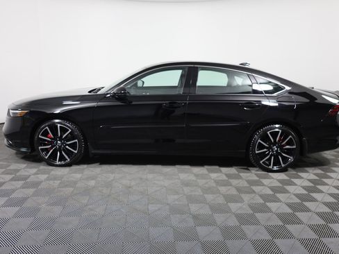 Used 2023 Honda Accord Touring image 8