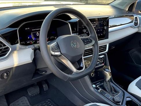 New 2025 Volkswagen Taos SE image 7