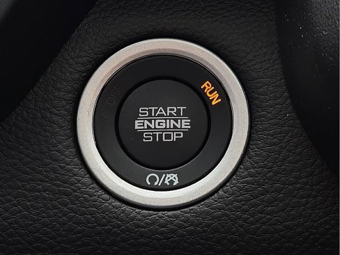 Used 2025 RAM 1500 Laramie AWD/4WD image 14