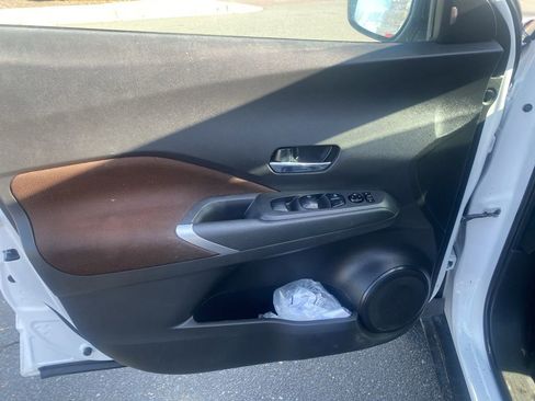 Used 2021 Nissan Kicks SR image 10