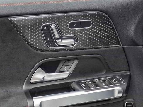 Used 2024 Mercedes-Benz EQB 350 4MATIC SUV image 21