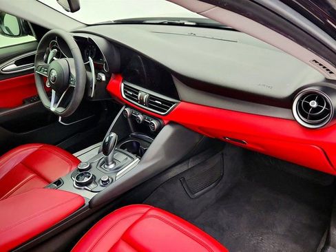Used 2018 Alfa Romeo Giulia RWD image 23