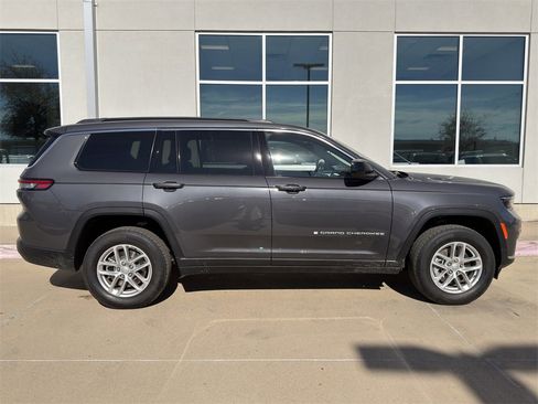 New 2025 Jeep Grand Cherokee L Laredo image 4