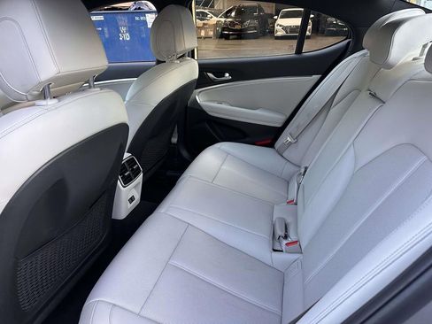 Used 2025 Genesis G70 2.5T AWD/4WD image 17