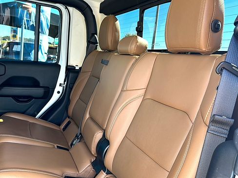 Used 2022 Jeep Gladiator Rubicon w/ LED Lighting Group image 19