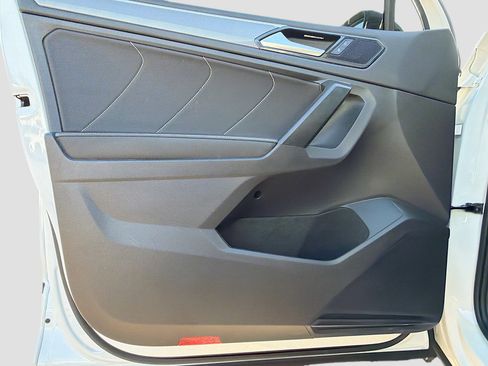 Used 2023 Volkswagen Tiguan SE R-Line image 21