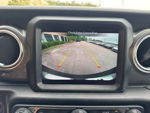 Used 2021 Jeep Wrangler Unlimited Sahara w/ Uconnect 4C Nav & Sound Group AWD/4WD image 28