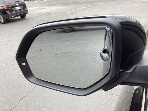 Used 2025 Volkswagen Atlas SE image 33