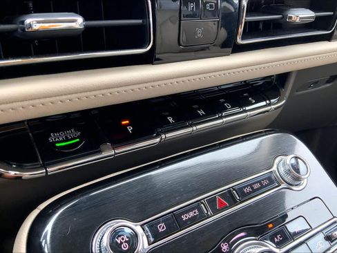 Used 2023 Lincoln Nautilus FWD w/ Premium Package image 30