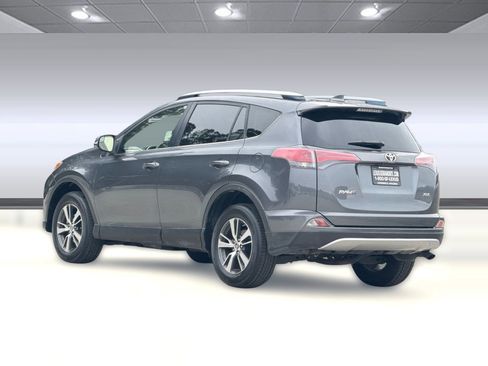 Used 2017 Toyota RAV4 XLE FWD image 3