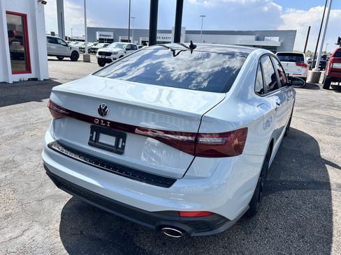 Used 2025 Volkswagen Jetta GLI Autobahn FWD image 5