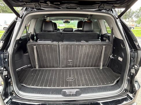 Used 2019 Toyota Highlander XLE AWD/4WD image 17