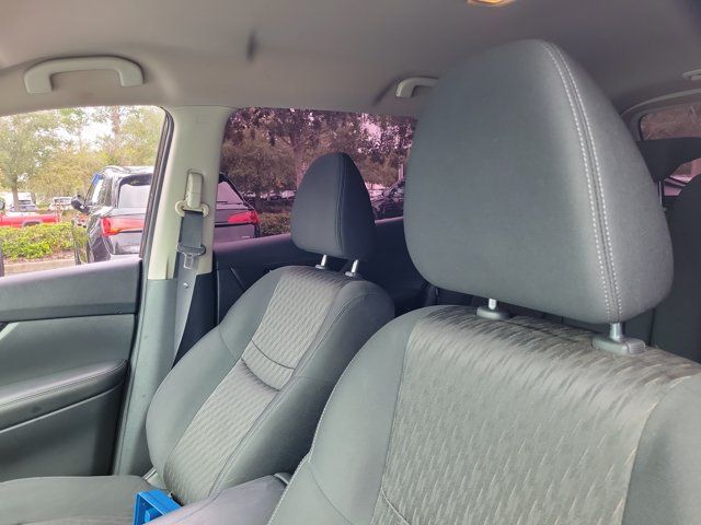 Used 2017 Nissan Rogue SV FWD image 19