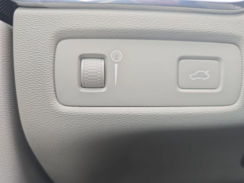 Used 2021 Volvo XC60 T5 Momentum w/ Premium Package image 24