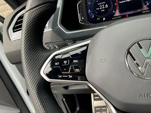 Certified 2024 Volkswagen Tiguan SEL R-Line image 18