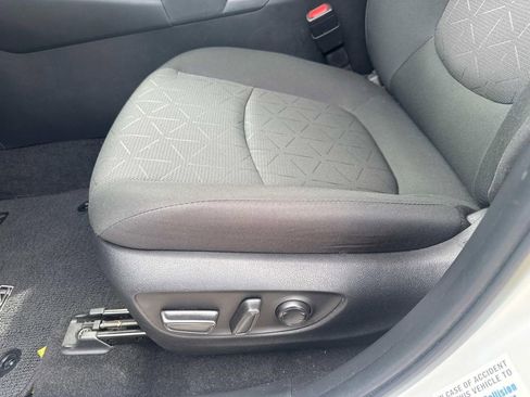 Used 2024 Toyota RAV4 XLE FWD image 23