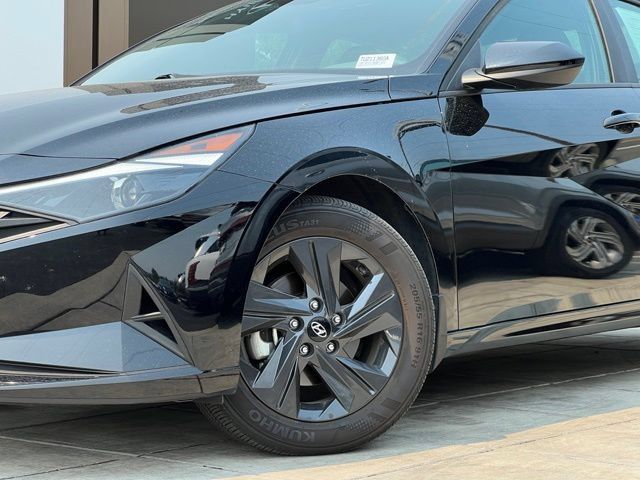 Used 2023 Hyundai Elantra SEL FWD image 2