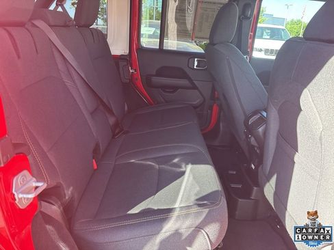 Used 2025 Jeep Wrangler Unlimited Sahara AWD/4WD image 43