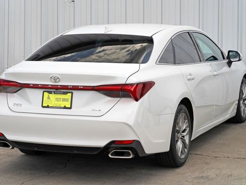 Used 2019 Toyota Avalon XLE w/ Moonroof Package image 48